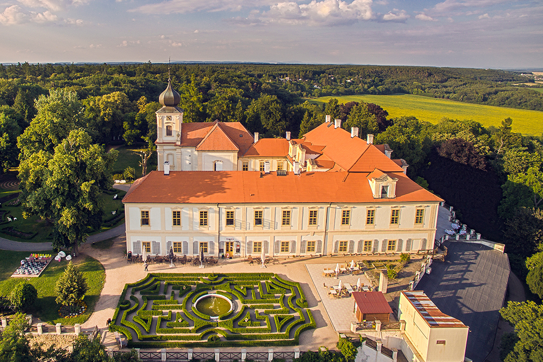 Chateau Loučeň Garden Retreat